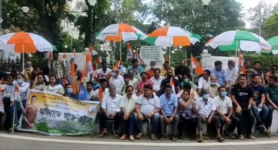 Tripura Congress held protest in Agartala against ED’s summons of Sonia Gandhi Tripura Congress held protest in Agartala against ED’s summons of Sonia Gandhi